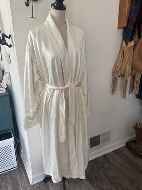 Little Giraffe White Satin and Cotton Robe Size 1
